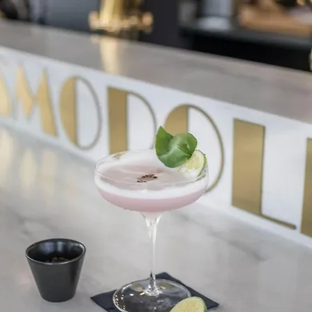 Cosmopolitain Отель Биарриц